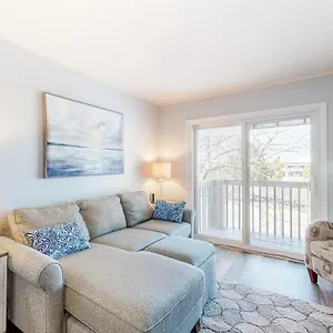 Balmoral Cove I - D Apartment